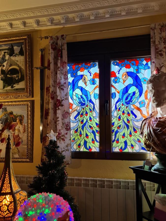 Refugio Madera Estilo Arabe Con Estatuas, Estanques Y Un Pequeno Zoo Hostal Albacete Exterior foto